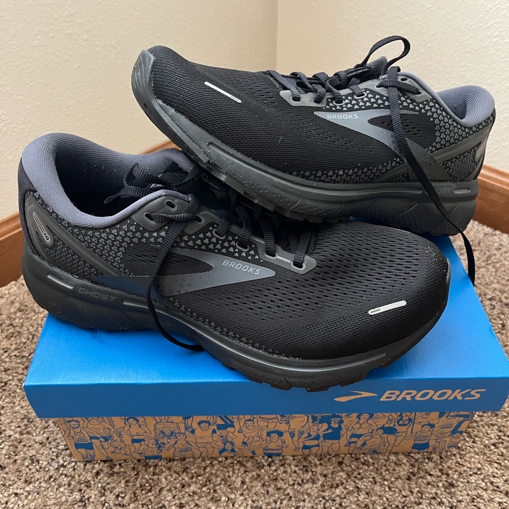 Brooks Ghost 14 size 9.5/4E ~ excellent condition!